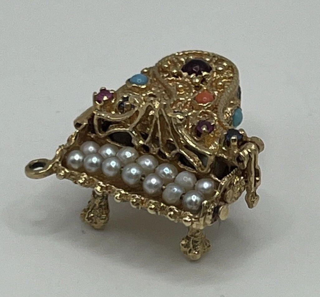 VINTAGE 14K BABY GRAND PIANO CHARMS WITH PEARLS & MULTI-COLORED STONES: VINTAGE 14K BABY GRAND PIANO CHARMS WITH PEARLS & MULTI-COLORED STONES VINTAGE 14K BABY GRAND PIANO CHARMS WITH PEARLS & MULTI-COLORED STONES Vintage 14K Baby Grand Piano Charm is a unique piece of je