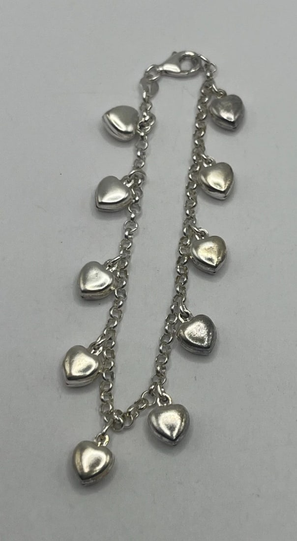 7" STERLING SILVER BRACELET WITH 10 PUFFY HEARTS 8.0 GRAMS: 7" STERLING SILVER BRACELET WITH 10 PUFFY HEARTS 8.0 GRAMS 7" STERLING SILVER BRACELET WITH 10 PUFFY HEARTS 8.0 GRAMS This is a charming 7" sterling silver bracelet featuring 10 puffy hearts, weighing