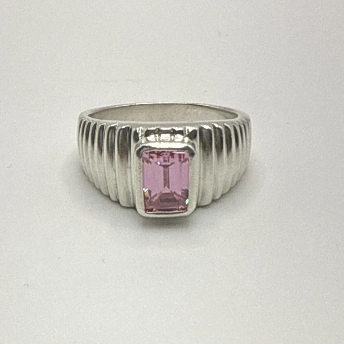 STERLING SILVER RING WITH PINK STONE SIZE 9 (1 of 2)
