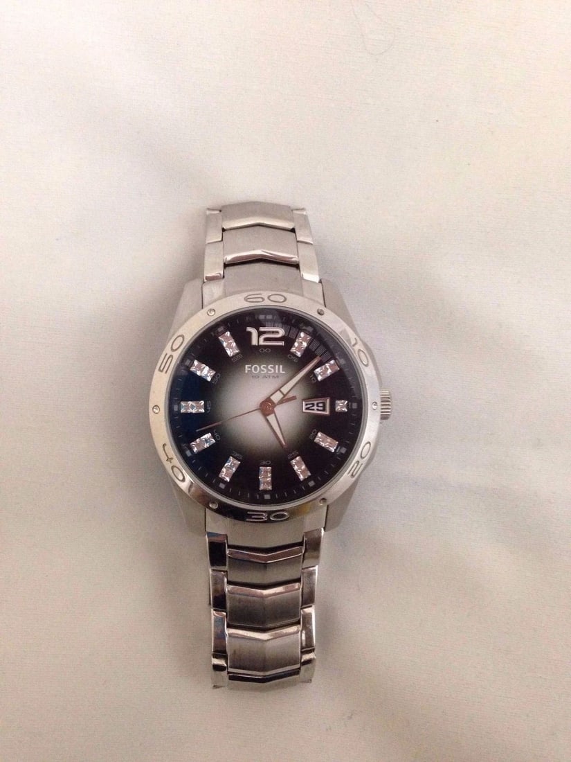 MENS FOSSIL AM-4253 WATCH: MENS FOSSIL AM-4253 WATCH Mens Fossil AM-4253 series watch You are bidding on a pre-owned Mens Fossil watch. The watch is in excellent working condition. There are some scuffs and scratches from norma