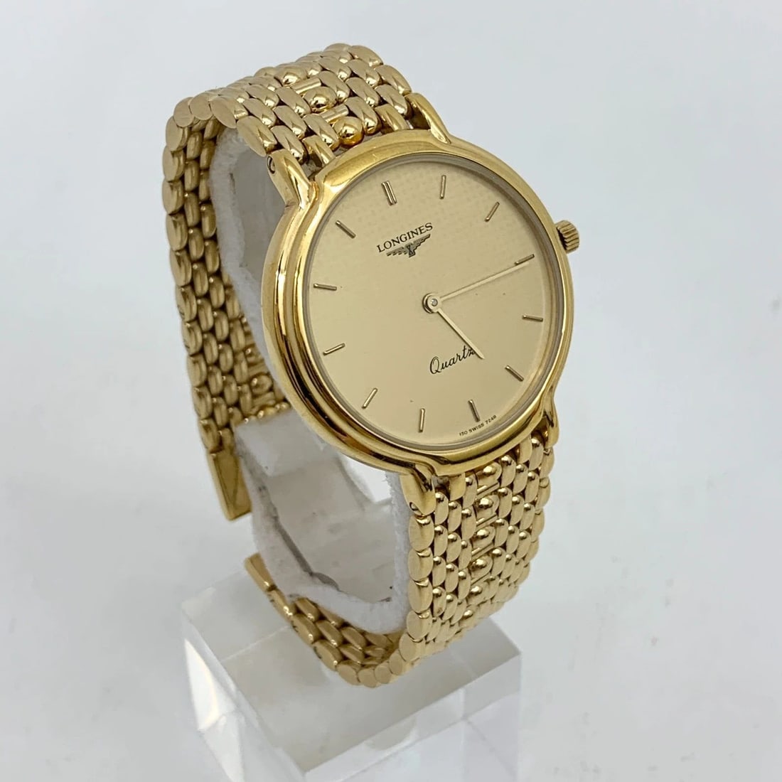 AUTHENTIC LONGINES VINTAGE WATCH QUARTZ 34MM SWISS GOLD PLATED FLAGSHIP: Authentic Longines Vintage Watch Quartz 34mm Swiss Gold Plated Flagship Longines FlagshipBaton Indexes, Non Numeric Hour Marks32mm Case16.5mm LugLength: 17.5 cmQuartz MovementSwiss MadeManufactured: S
