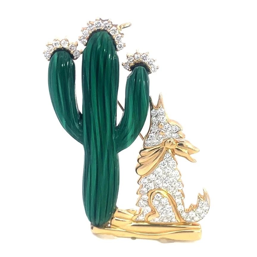DIAMOND MALACHITE GOLD BROOCH/PENDANT 1.5CT CACTUS & DOG 14K YELLOW LAVIN: DIAMOND MALACHITE GOLD BROOCH/PENDANT 1.5CT CACTUS & DOG 14K YELLOW LAVIN This is an impressive brooch or pendant is signed Lavin, it is crafted from 14k yellow and white gold featuring a desert scene