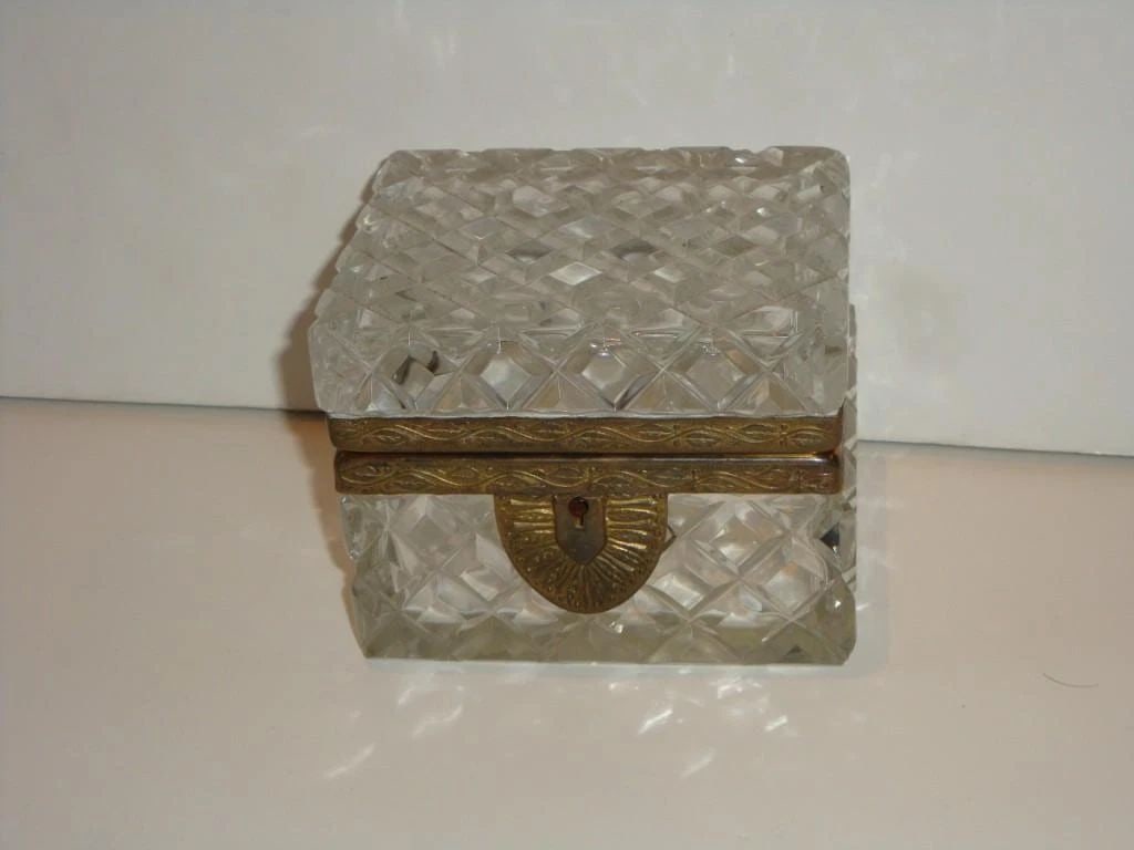 19THC ANTIQUE EUROPEAN HAND CUT LIDDED CRYSTAL BOX (1 of 2)
