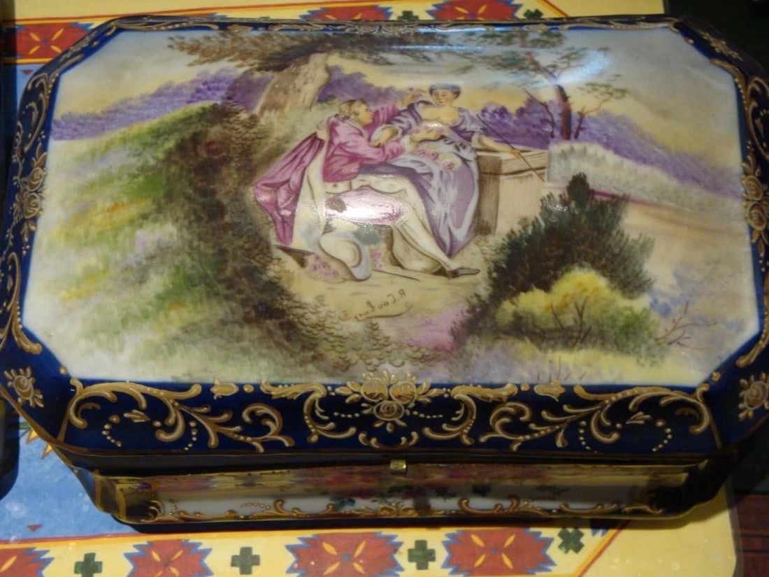 IMPORTANT PORCELAIN SEVRES COBALT BLUE JEWELRY CASKET BOX PORTRAITS (1 of 2)
