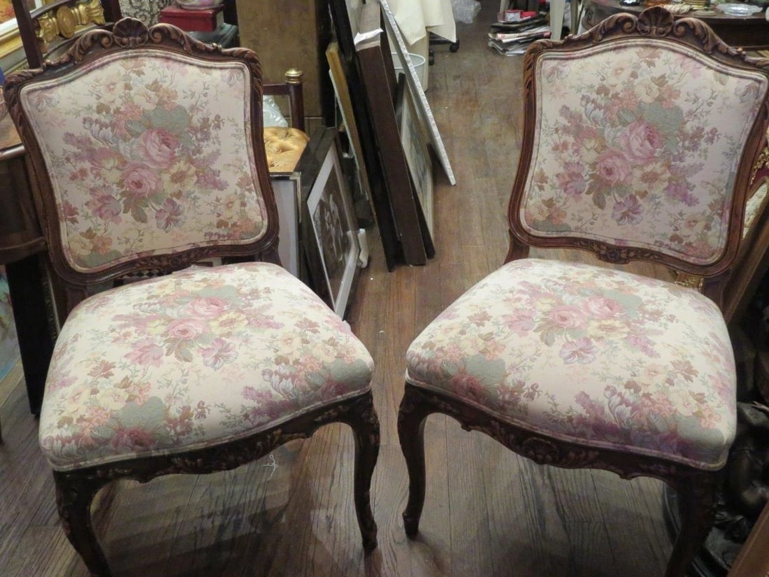 SET OF 2 GRAND ESTATE VICTORIAN MAHAGONY FRENCH FLORAL UPHOLSTERED FABRIC CHAIRS: SET OF 2 GRAND ESTATE VICTORIAN MAHAGONY FRENCH FLORAL UPHOLSTERED FABRIC CHAIRS The Following Item we are Offering is Rare Pair of Important Fine Estate Antique Victorian Chairs. Both chairs with a s