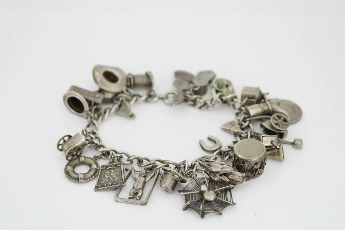 VINTAGE STERLING SILVER 25 CHARM BRACELET WESTERN COWBOY 7" ~ 48.9 GRAMS: VINTAGE STERLING SILVER 25 CHARM BRACELET WESTERN COWBOY 7" ~ 48.9 GRAMS VINTAGE STERLING SILVER 25 CHARM BRACELET WESTERN COWBOY 7" ~ 48.9 GRAMS Description Vintage Sterling Silver 25 Charm Bracelet