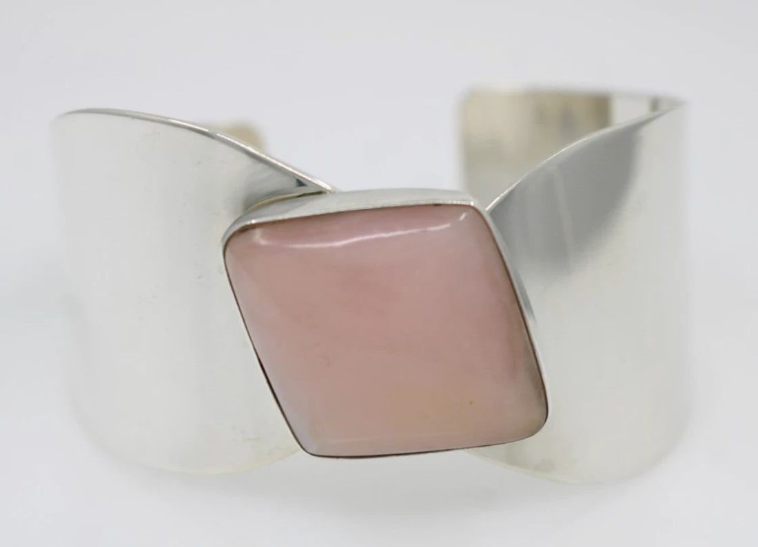 JAY KING DTR STERLING SILVER PINK OPAL CUFF BRACELET 6.5" - 37.4 GRAMS: JAY KING DTR STERLING SILVER PINK OPAL CUFF BRACELET 6.5" - 37.4 GRAMS Description Jay King DTR Sterling Silver Pink Opal Cuff Bracelet Bracelet is in good condition. May show signs of wear and/or tea