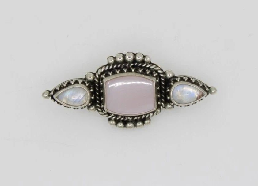 NATIVE AMERICAN NAVAJO STERLING SILVER PAULINE NELSON MOONSTONE 1.75" PIN BROOCH: NATIVE AMERICAN NAVAJO STERLING SILVER PAULINE NELSON MOONSTONE 1.75" PIN BROOCH Description Native American Navajo Sterling Silver Pauline Nelson Moonstone 1.75" Pin Brooch Pin/brooch in great condit