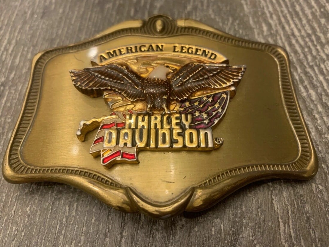 HARLEY DAVIDSON AMERICAN LEGEND BELT BUCKLE AHM 1978 EAGLE + RED AMERICAN FLAG (1 of 2)