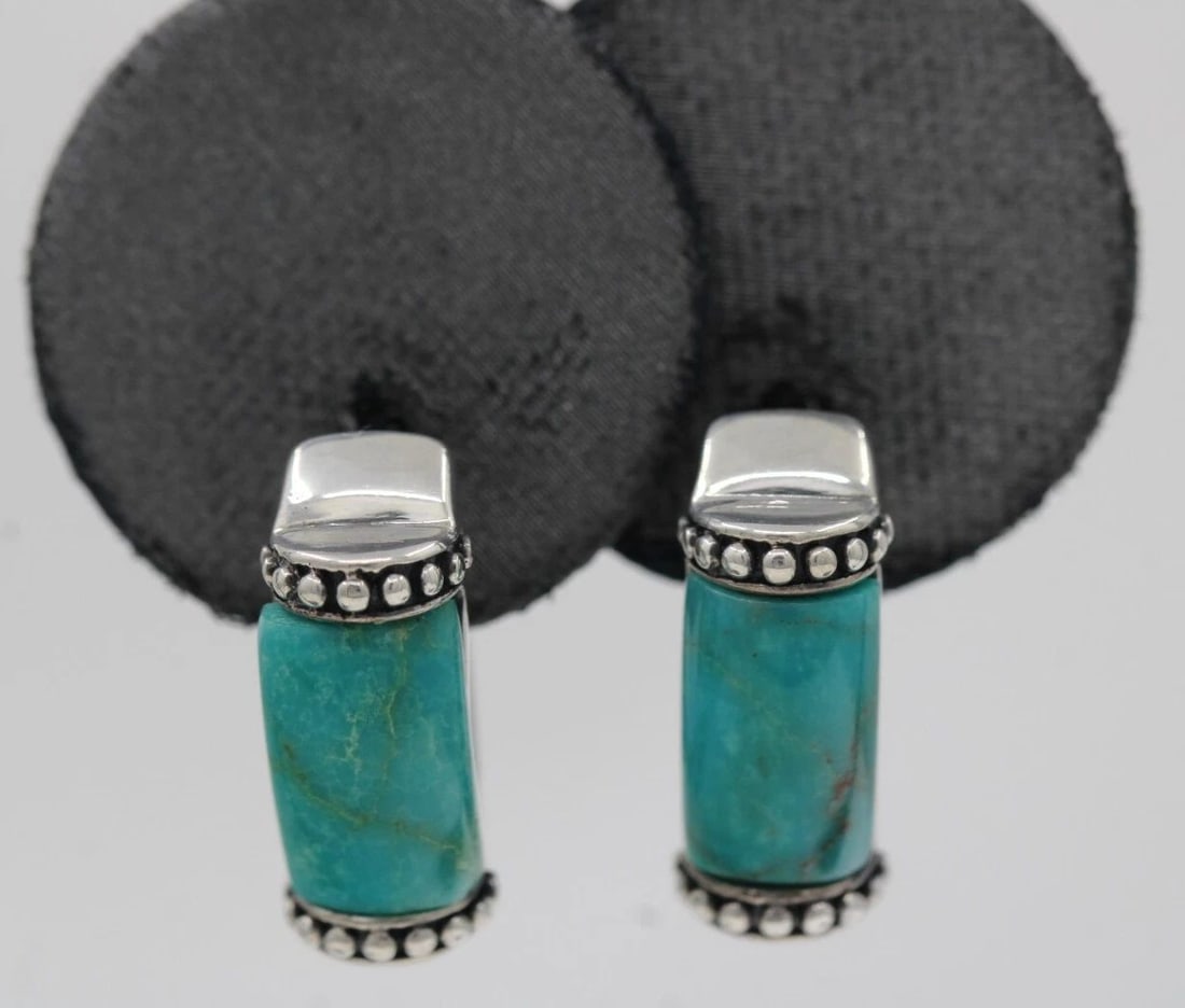 STERLING SILVER .925 TURQUOISE HOOP EARRINGS 6.9 GRAMS: STERLING SILVER .925 TURQUOISE HOOP EARRINGS 6.9 GRAMS Description Sterling Silver .925 Turquoise Hoop Earrings 6.9 Grams Earrings are in good condition. May show signs of wear and/or tear. Approximat