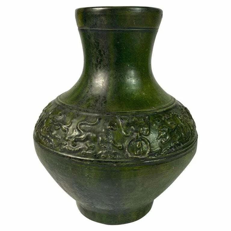 200 AD CHINESE JAN DYNASTY CERAMIC VASE (1 of 2)