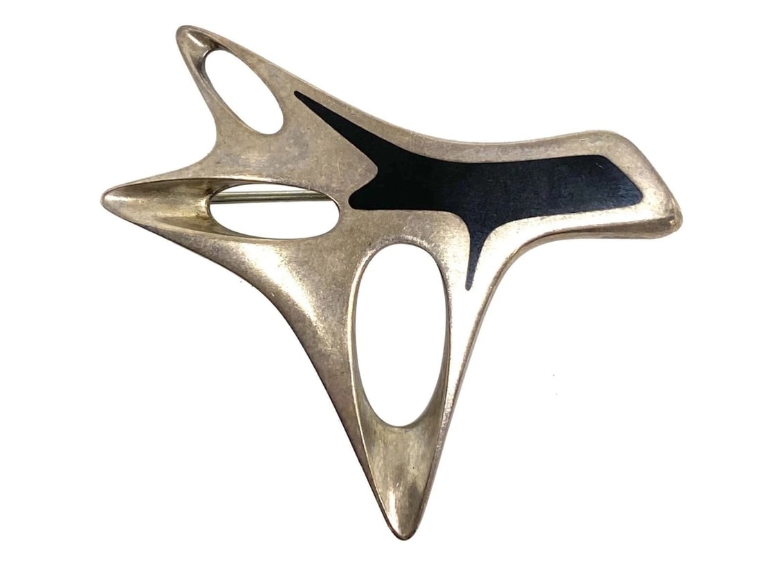 MID- CENTURY MODERN GEORG JENSEN STERLING SILVER & ENAMEL ABSTRACT BROOCH #323: MID- CENTURY MODERN GEORG JENSEN STERLING SILVER & ENAMEL ABSTRACT BROOCH #323 Circa 1947 Sterling silver and enamel detailed design Designed by Henning Koppel Inspired by the sea Signed Georg Jensen
