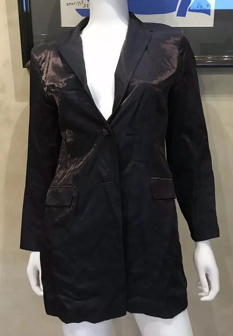 JIL SANDER MAGENTA SILK BLAZER SIZE 38: JIL SANDER MAGENTA SILK BLAZER SIZE 38 JIL SANDER MAGENTA SILK BLAZER SIZE 38 Jil Sander Magenta Blazer Silk Size 38 · This is a must for a collector! The top to bottom measurement is 30 inches. The