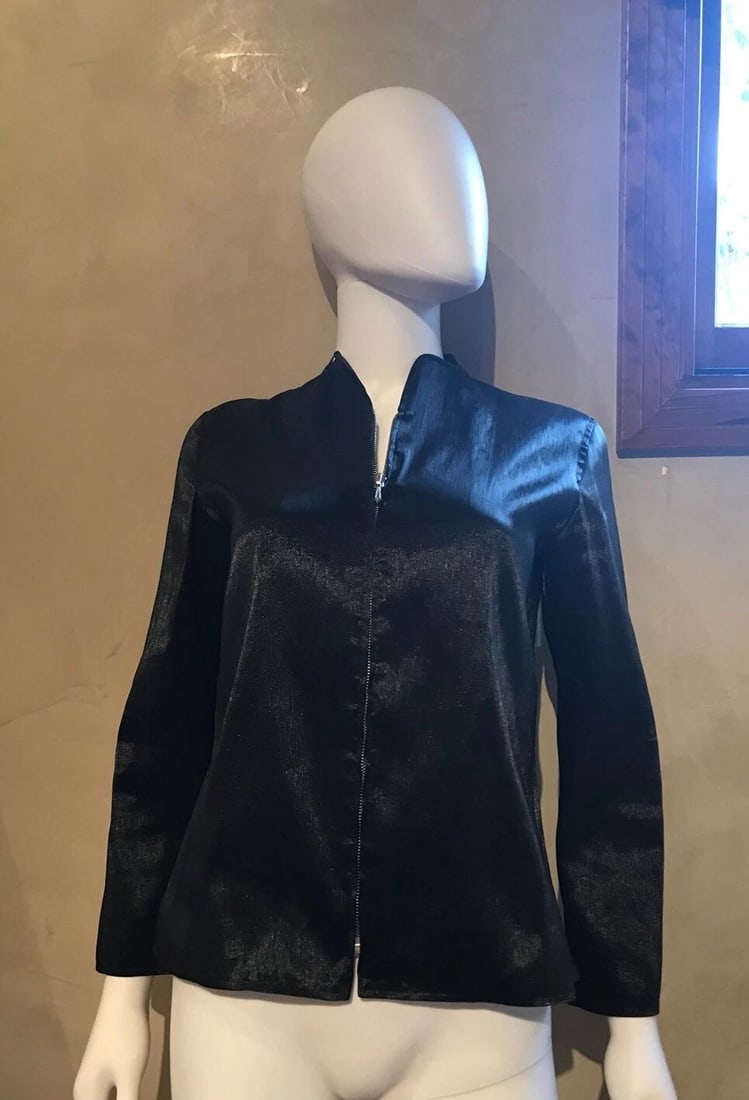 JIL SANDER BLACK SILK JACKET SIZE 38: JIL SANDER BLACK SILK JACKET SIZE 38 JIL SANDER BLACK SILK JACKET SIZE 38 Jil Sander Black Silk Jacket Size 38 · This is a must for a collector. The shoulder to shoulder measurement is 15 inches. Fro