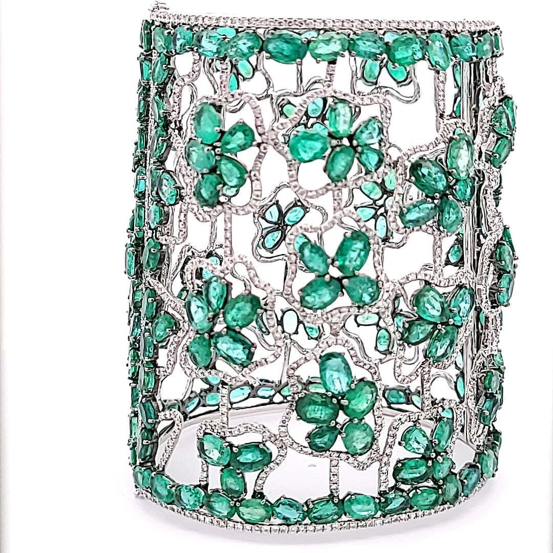 12.94 CARAT DIAMOND AND 101 CARAT EMERALD 18K WG BANGLE BRACELET (1 of 2)