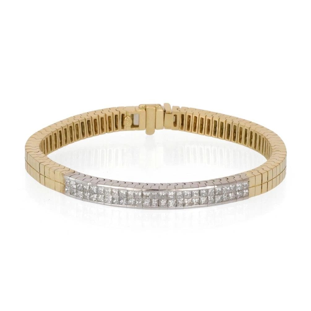 DIAMOND 18K GOLD BRACELET DOUBLE ROW CUBE LINK: DIAMOND 18K GOLD BRACELET DOUBLE ROW CUBE LINK The Diamond 18k Gold Bracelet with Double Row Cube Link is a luxurious piece of fine jewelry that exudes elegance and sophistication. Featuring a stunnin