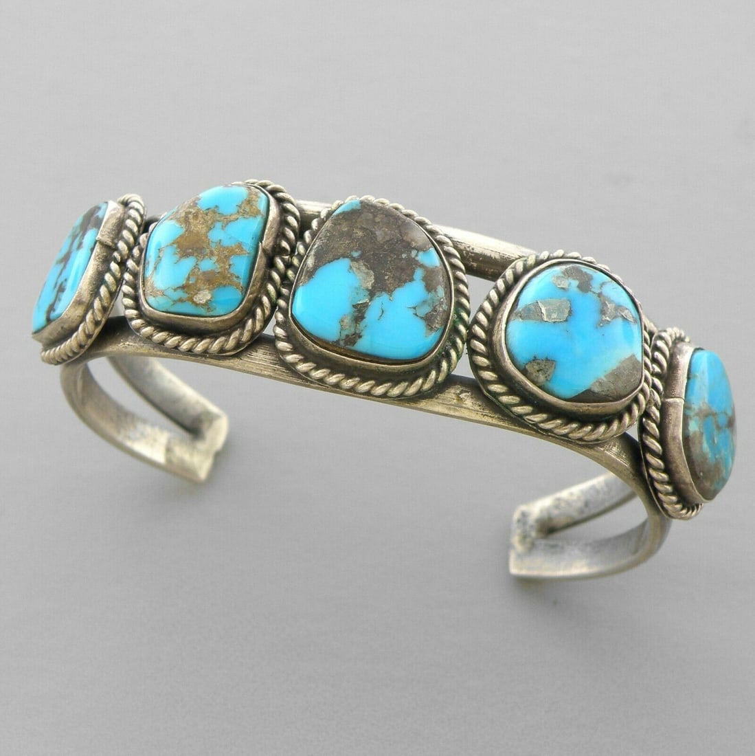VINTAGE NAVAJO STERLING SILVER BLUE TURQUOISE CUFF: VINTAGE TURQUOISE STERLING SILVER CUFF Vintage Navajo Turquoise sterling silver cuff bangle Measures 2.28" inside measurement Measures 0.77" Wide on top Vintage, Pre-owned, in good condition for its a