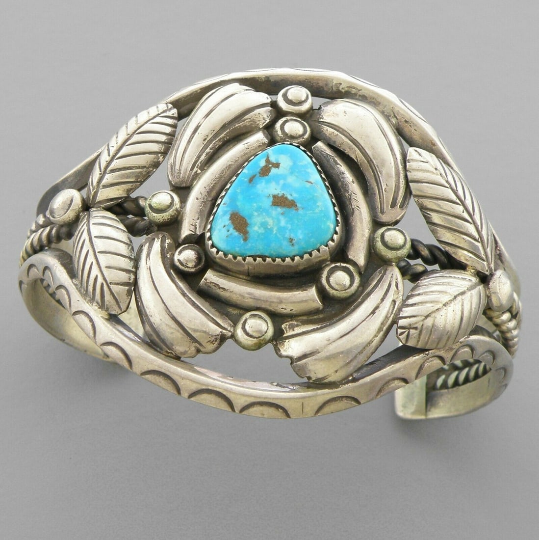 VINTAGE NAVAJO STERLING SILVER TURQUOISE CUFF BANGLE: VINTAGE TURQUOISE STERLING SILVER CUFF Vintage Navajo Turquoise sterling silver cuff bangle Measures 2.74" inside measurement Measures 2.13" Wide in front Vintage, Pre-owned, in good condition for its