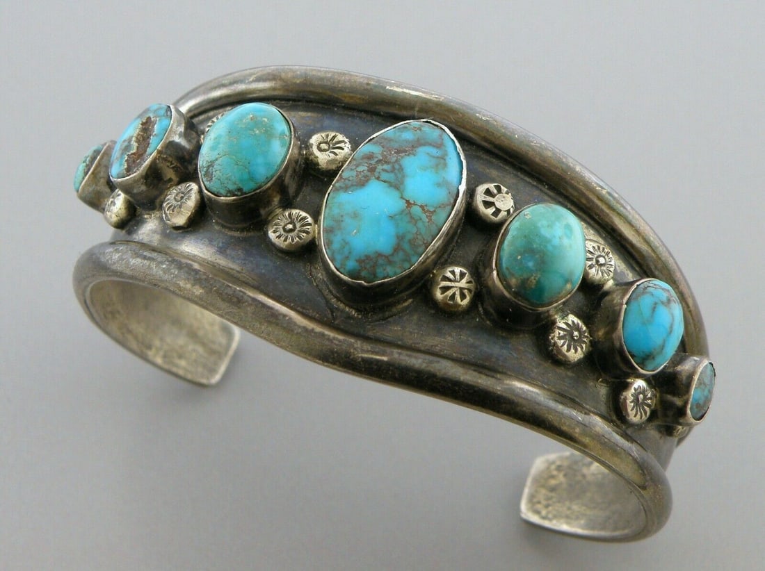 VINTAGE NAVAJO STERLING SILVER TURQUOISE CUFF BANGLE BEAUTIFUL: VINTAGE TURQUOISE STERLING SILVER CUFF Vintage Navajo Turquoise sterling silver cuff bangle Measures 2.28" inside measurement Measures 1.18" Wide in front Vintage, Pre-owned, in good condition for its