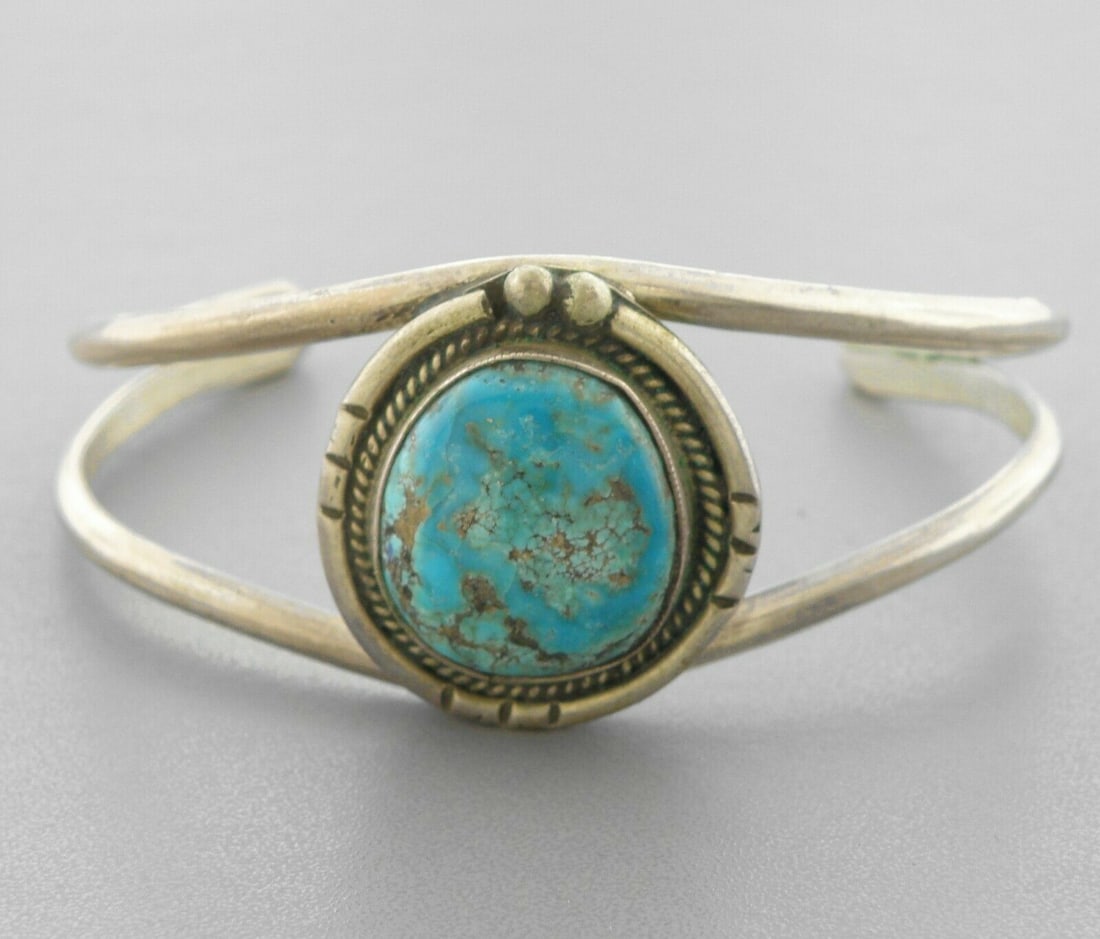 VINTAGE NAVAJO STERLING SILVER TURQUOISE CUFF BANGLE: VINTAGE TURQUOISE STERLING SILVER CUFF Vintage Navajo Turquoise sterling silver cuff bangle Measures 2.35" inside measurement Measures 1.05" Wide in front Vintage, Pre-owned, in good condition for its