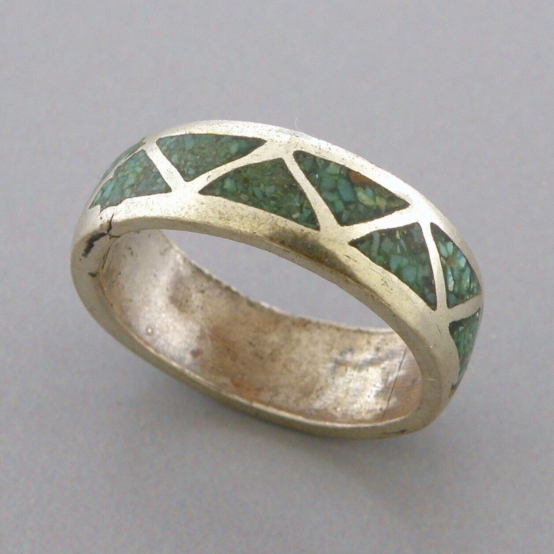 VINTAGE NAVAJO STERLING SILVER TURQUOISE INLAY BAND: VINTAGE TURQUOISE STERLING SILVER RING Vintage Navajo Turquoise inlay sterling silver band ring Size 7 Ring Measures 6.2mm Wide Vintage, Pre-owned, in good condition for its age,minor wear, please ref