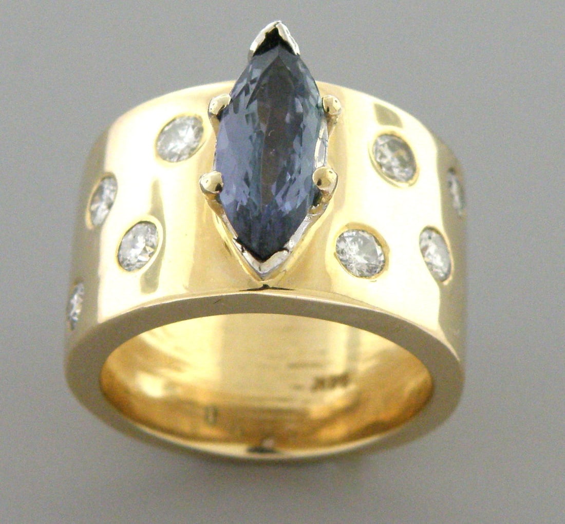 VINTAGE 14K YELLOW GOLD TANZANITE DIAMOND HEAVY RING (1 of 2)