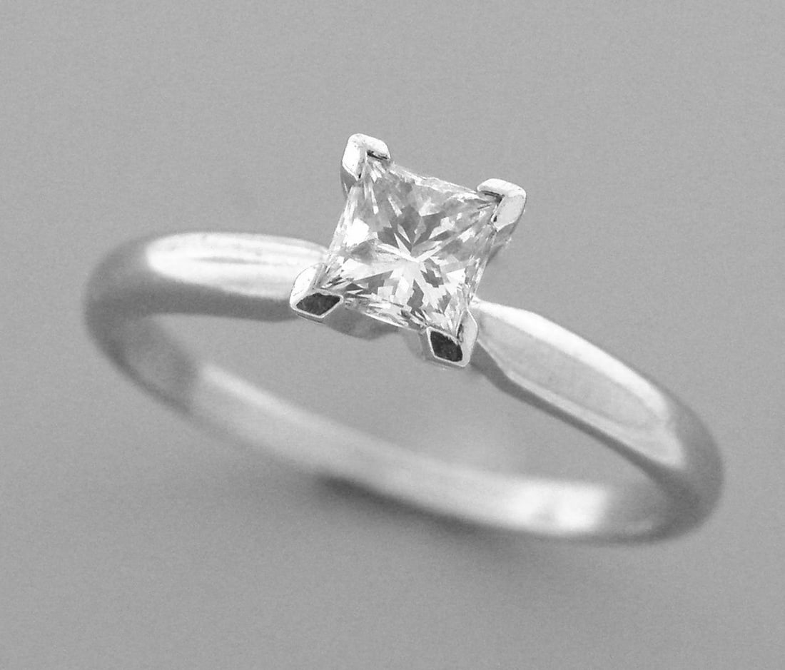 0.32ct 14k WHITE GOLD DIAMOND ENGAGEMENT RING SOLITAIRE (1 of 2)