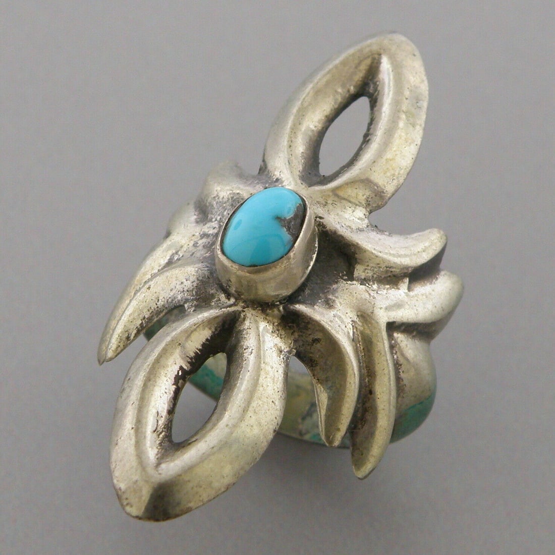 VINTAGE SOUTHWESTERN STERLING SILVER TURQUOISE RING SIZE 5.5 (1 of 2)