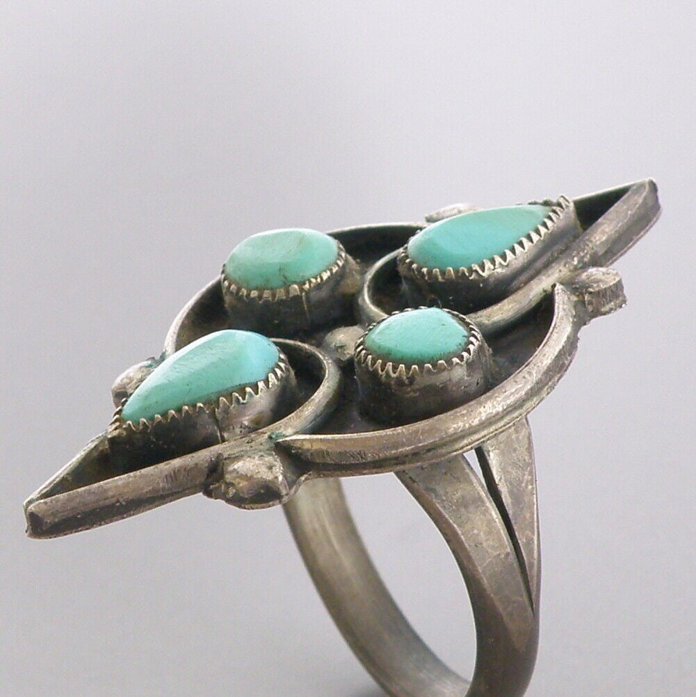 VINTAGE BEAUTIFUL NAVAJO STERLING SILVER TURQUOISE RING LARGE (1 of 2)