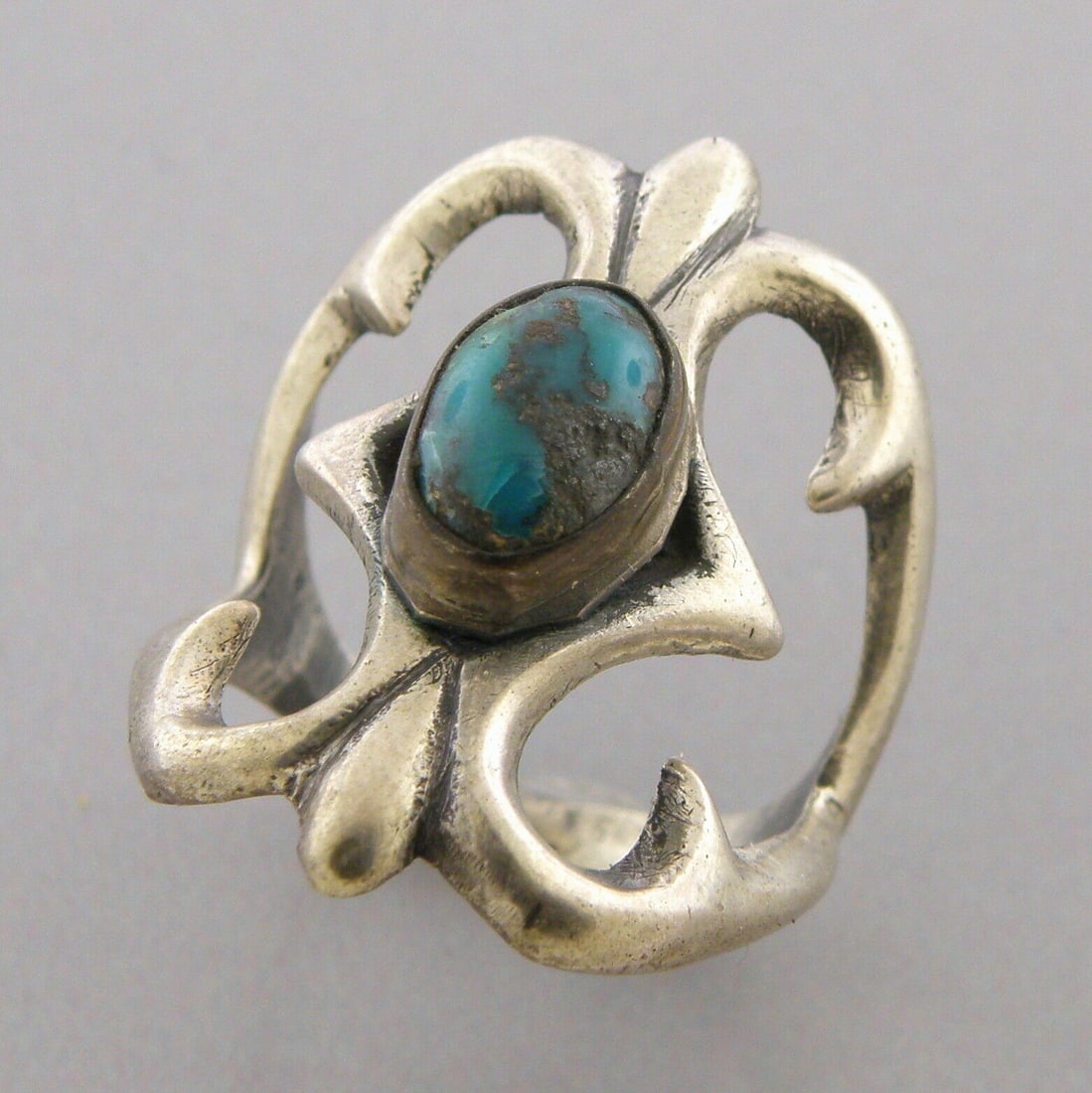 VINTAGE SOUTHWESTERN STERLING SILVER TURQUOISE RING SIZE 7 (1 of 2)