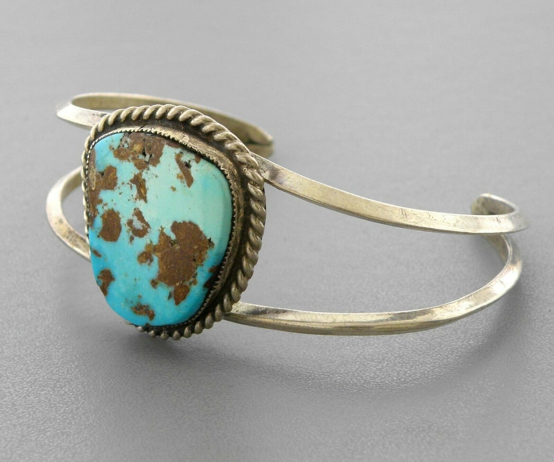 VINTAGE BEAUTIFUL NAVAJO STERLING SILVER TURQUOISE CUFF (1 of 2)