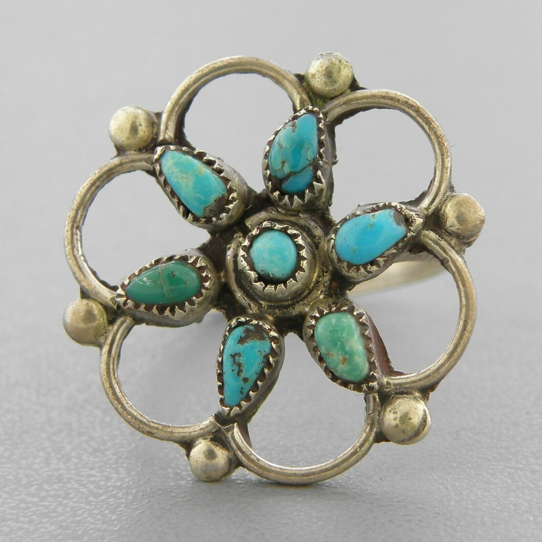 VINTAGE ZUNI PETIT POINT STERLING SILVER TURQUOISE RING (1 of 2)