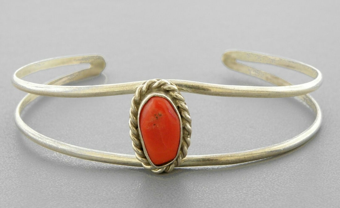 VINTAGE BEAUTIFUL NAVAJO STERLING SILVER CORAL CUFF (1 of 2)