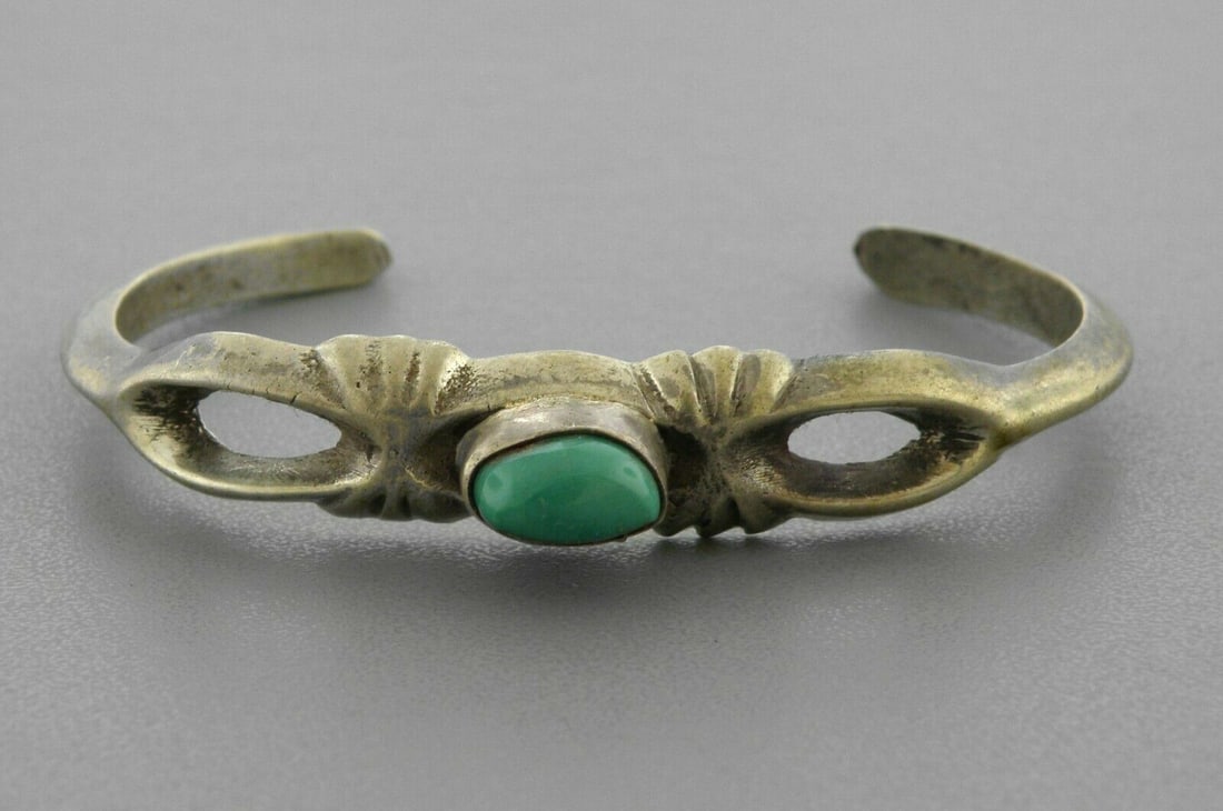 VINTAGE NAVAJO SILVER ROYSTON TURQUOISE NECKLACE (1 of 2)