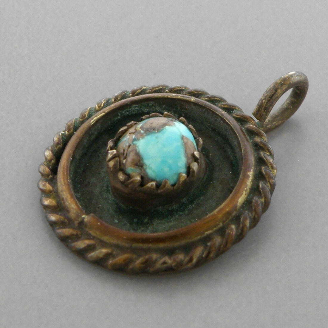 VINTAGE NAVAJO STERLING SILVER TURQUOISE PENDANT (1 of 2)