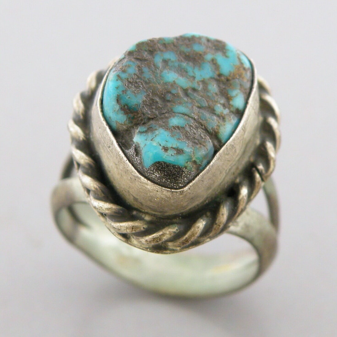 VINTAGE BEAUTIFUL NAVAJO STERLING SILVER NUGGET TURQUOISE RING SIZE 5 (1 of 2)