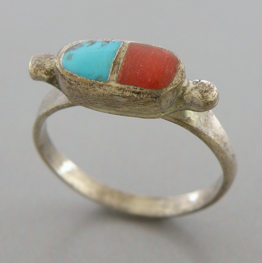 VINTAGE NAVAJO STERLING SILVER CORAL & TURQUOISE INLAY RING SIZE 6 (1 of 2)