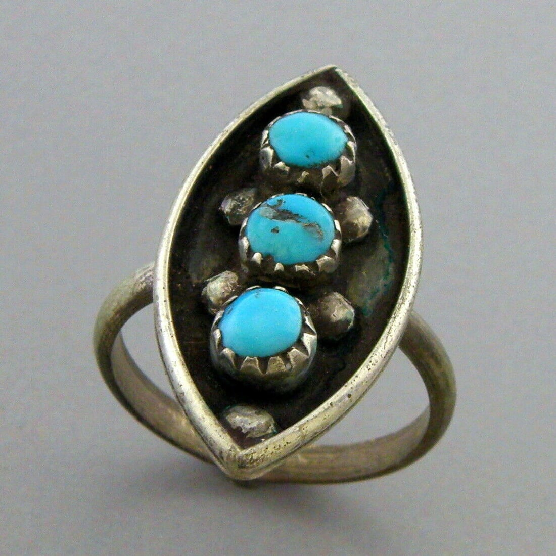 VINTAGE NAVAJO STERLING SILVER SNAKE EYE TURQUOISE RING (1 of 2)