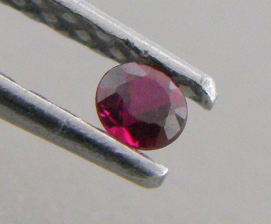 3.5mm ROUND CUT LOOSE NATURAL PIGEON BLOOD RED RUBY (1 of 1)