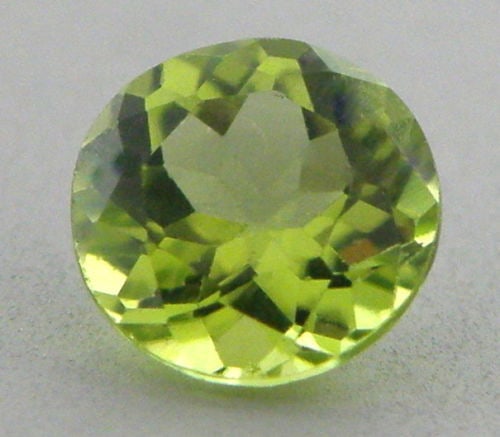 10mm ROUND CUT NATURAL LOOSE GREEN PERIDOT: LOOSE NATURAL ROUND CUT PERIDOTSale is for 1 round cut natural green peridotPeridot measures 10mm in diameterNew, never used before