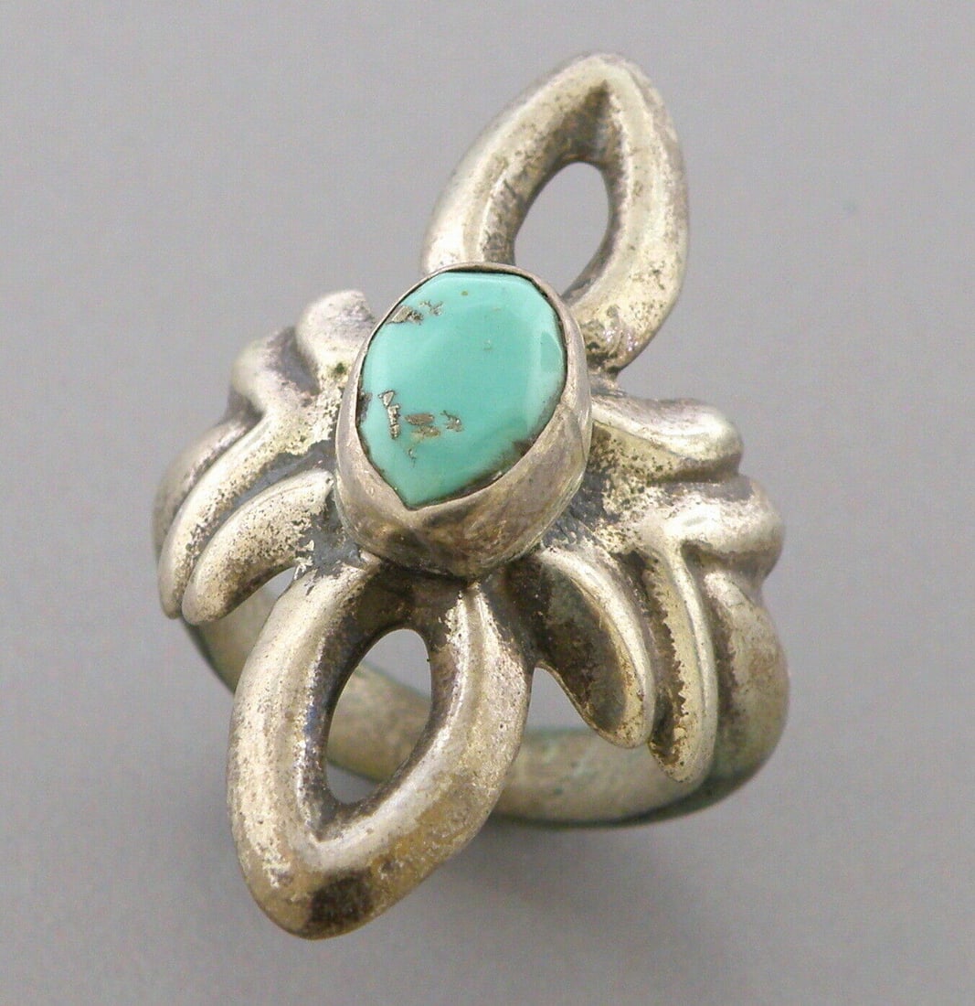 VINTAGE SOUTHWESTERN STERLING SILVER TURQUOISE RING SIZE 9 (1 of 2)