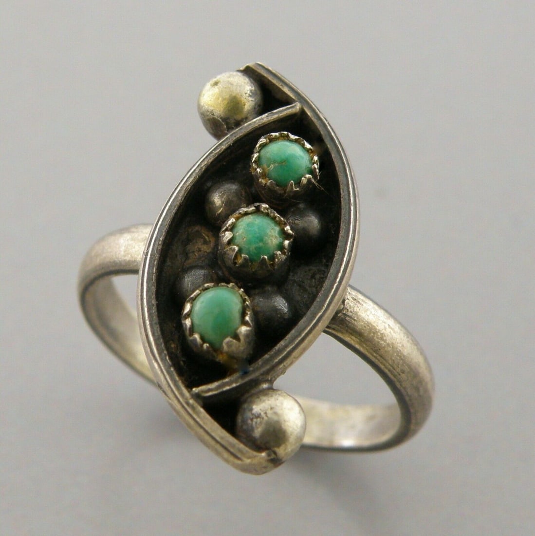 VINTAGE BEAUTIFUL NAVAJO STERLING SILVER TURQUOISE RING KIDS SIZE 2.5 (1 of 2)