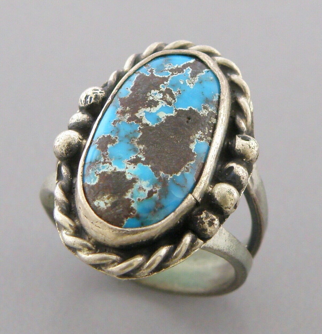 VINTAGE BEAUTIFUL NAVAJO STERLING SILVER TURQUOISE RING (1 of 2)