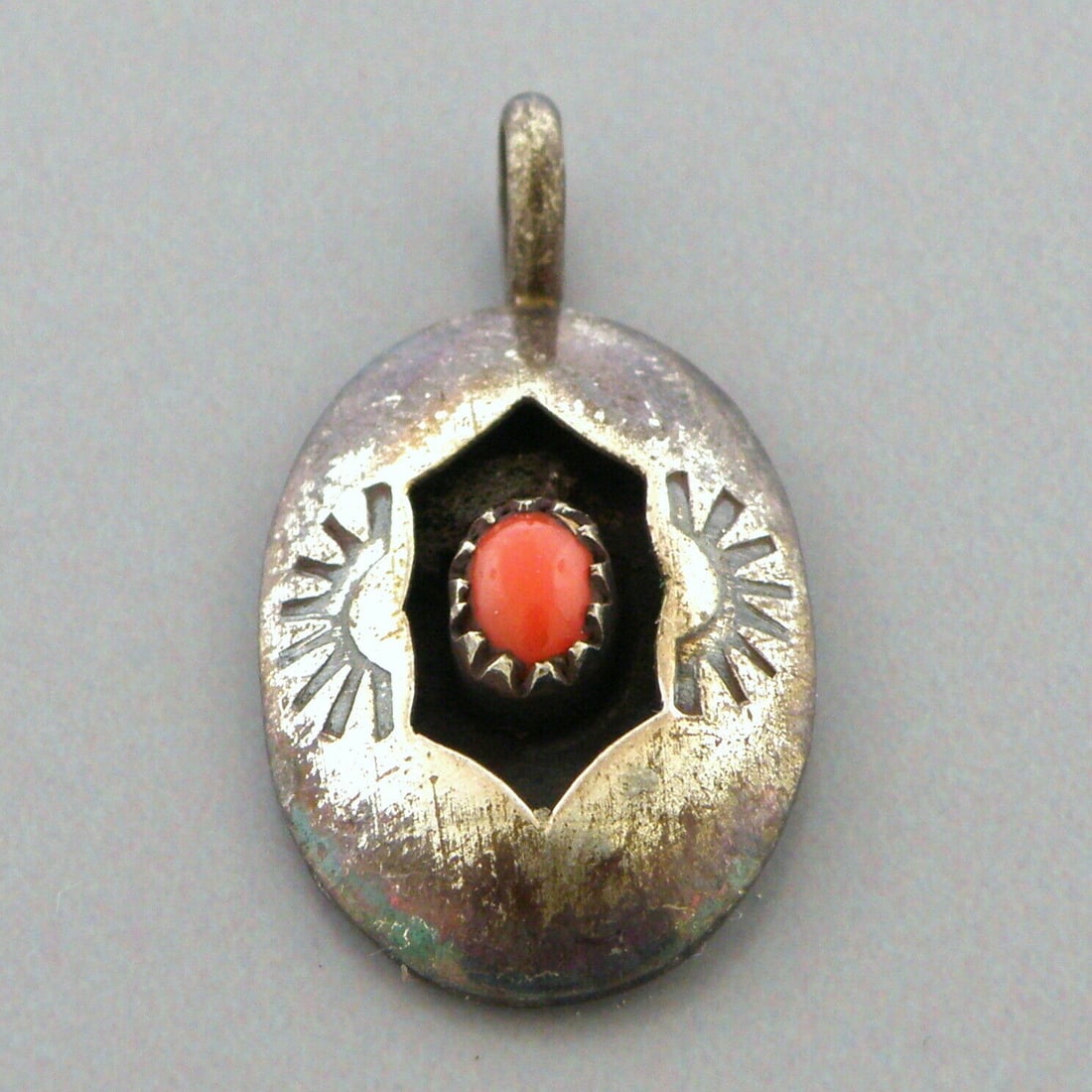 VINTAGE NAVAJO STERLING SILVER CORAL SHADOW BOX PENDANT (1 of 2)