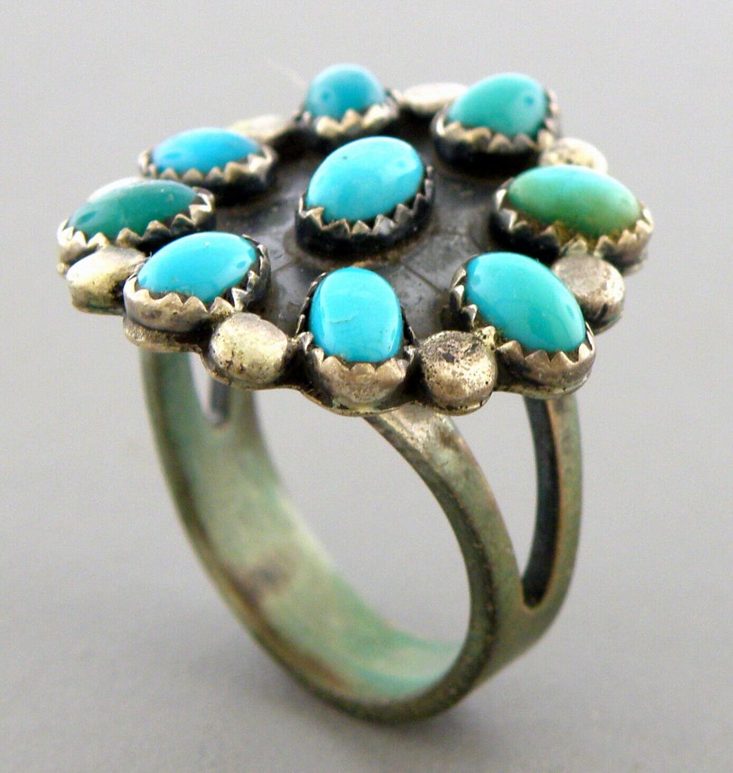 VINTAGE ZUNI PETIT POINT STERLING SILVER TURQUOISE RING (1 of 2)