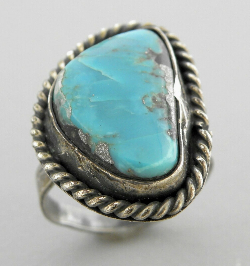 VINTAGE NAVAJO STERLING SILVER TURQUOISE RING SIZE 5 (1 of 2)