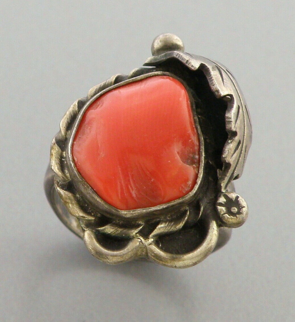 VINTAGE BEAUTIFUL NAVAJO STERLING SILVER CORAL RING (1 of 2)