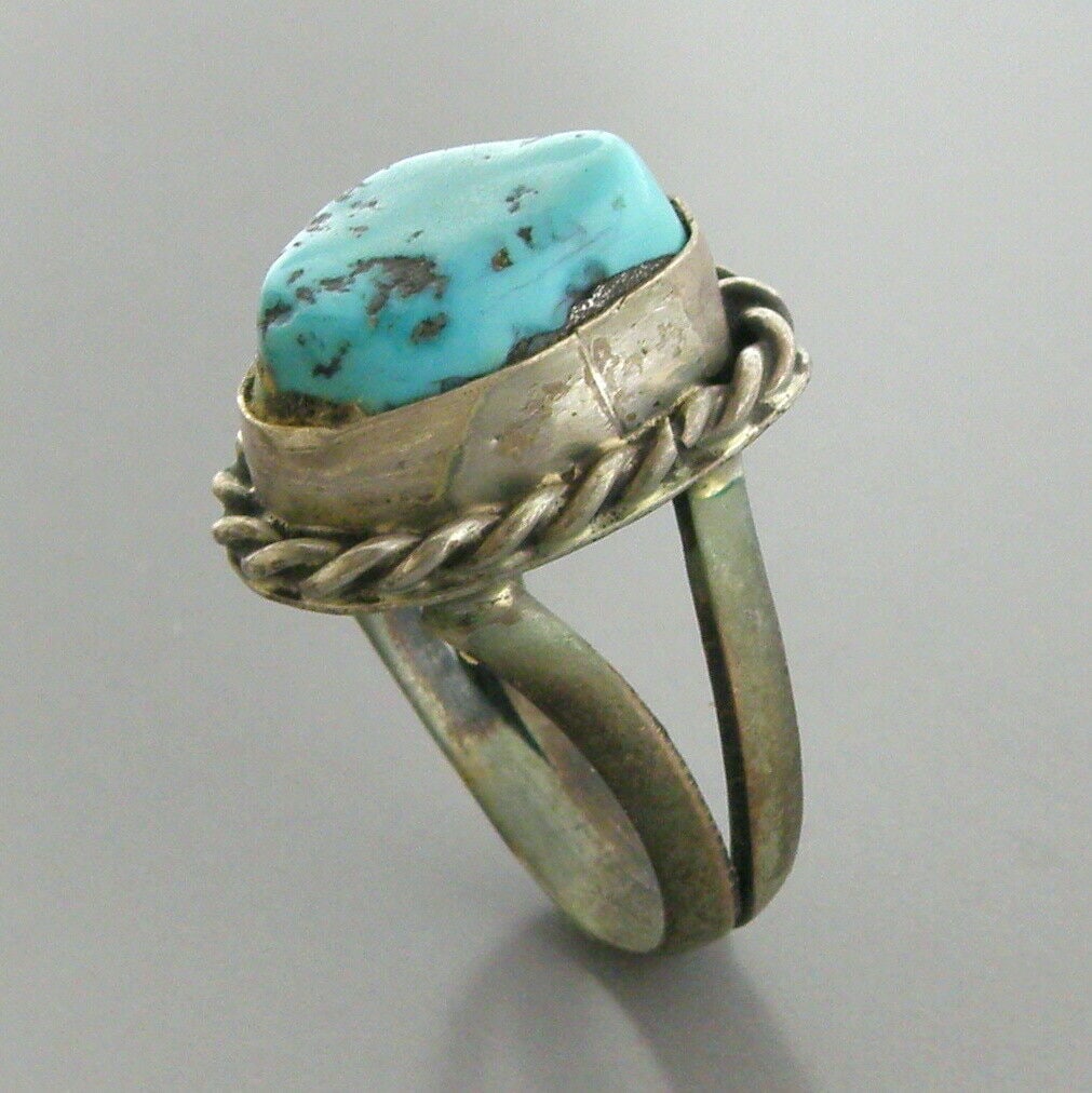 VINTAGE BEAUTIFUL NAVAJO STERLING SILVER BLUE TURQUOISE RING (1 of 2)
