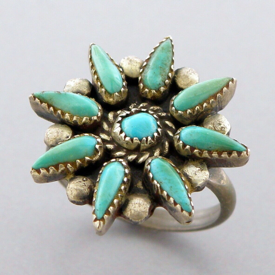 VINTAGE ZUNI PETIT POINT STERLING SILVER TURQUOISE FLOWER RING (1 of 2)