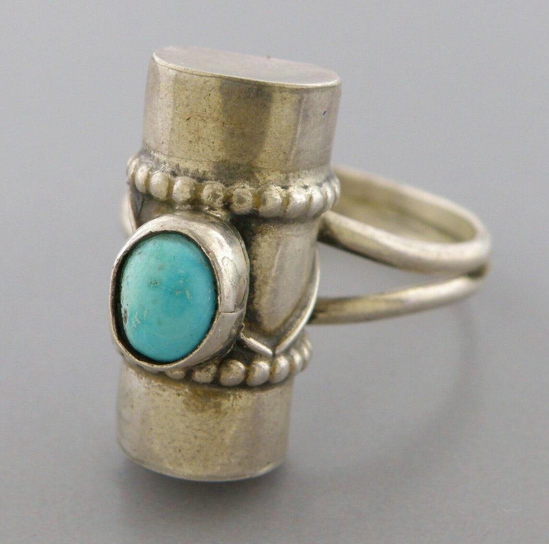 VINTAGE BEAUTIFUL NAVAJO STERLING SILVER TURQUOISE BARREL RING (1 of 2)